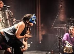 Spectacle de musique du monde sur le stage